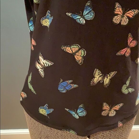 Rue21 stretch black keyhole butterfly print top. NWT. - Picture 4 of 5